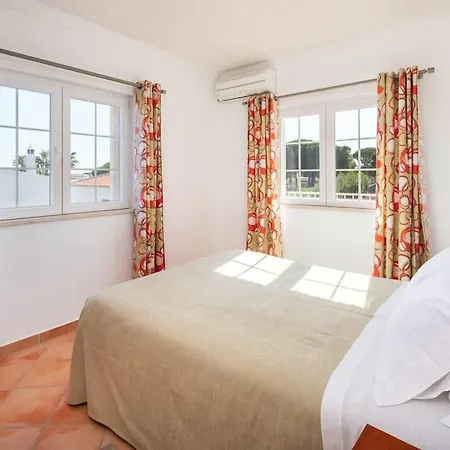 4 Bed Private Ribeiro Ii With Heated Pool, Garden, Wi-fi