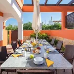 4 Bed Private Ribeiro Ii With Heated Pool, Garden, Wi-fi فيلة