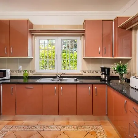 4 Bedrooom Private Ribeiro Ii With Pool, Garden, Wi-fi Вилла Албуфейра
