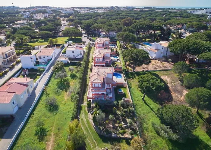 4 Bed Private Ribeiro Ii With Heated Pool, Garden, Wi-fi