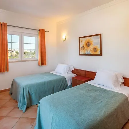 4 Bed Private Ribeiro Ii With Heated Pool, Garden, Wi-fi Albufeira