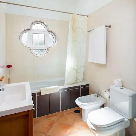 Villa 4 Bed Private Ribeiro Ii With Heated Pool, Garden, Wi-fi *