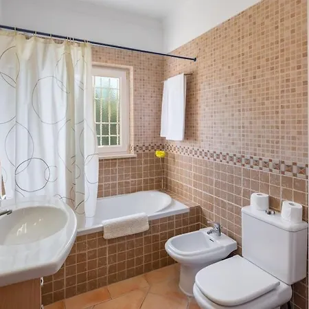 4 Bedrooom Private Ribeiro Ii With Pool, Garden, Wi-fi Albufeira